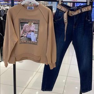 Women’s Sweatshirt and Jeans . S